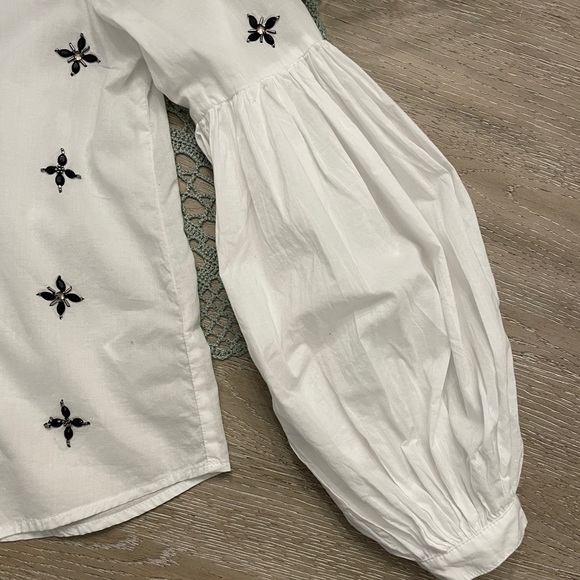 100% cotton white shirt with dramatic sleeve - Picture 6 of 9